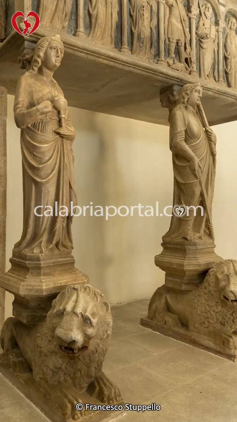 Cariatidi del Mausoleo di Filippo di Sangineto ad Altomonte Cariatidi del Mausoleo di Filippo di Sangineto ad Altomonte