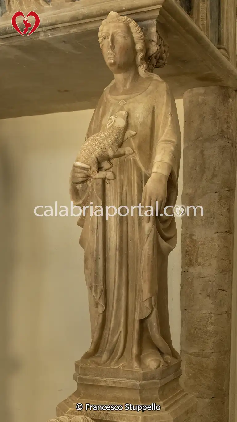 Cariatide "La Carità" del Mausoleo di Filippo di Sangineto ad Altomonte Cariatide "La Carità" del Mausoleo di Filippo di Sangineto ad Altomonte