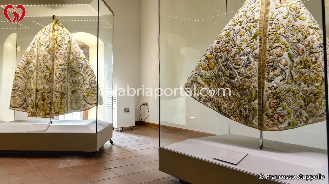 Piviali Esposti al Museo Civico di Altomonte (CS) Piviali Esposti al Museo Civico di Altomonte (CS)