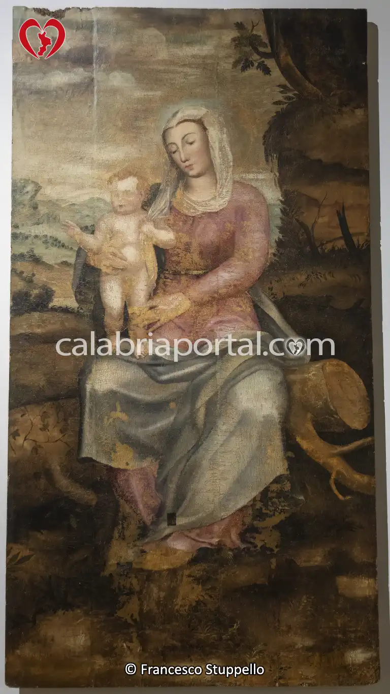 Madonna col Bambino di Pietro Negroni al Museo Civico di Altomonte (CS) Madonna col Bambino di Pietro Negroni al Museo Civico di Altomonte (CS)