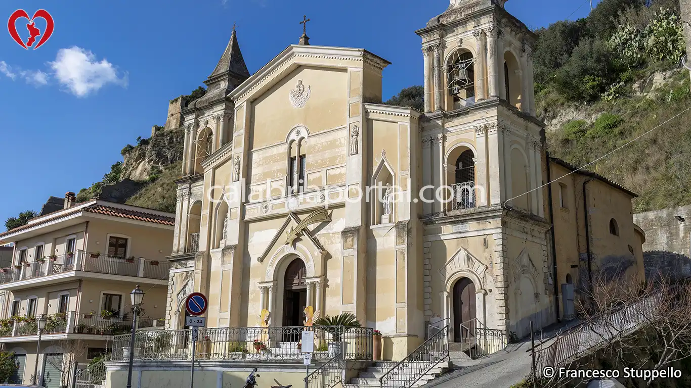 Chiesa di Santa Maria del Carmine ad Amantea (CS) Chiesa di Santa Maria del Carmine ad Amantea (CS)