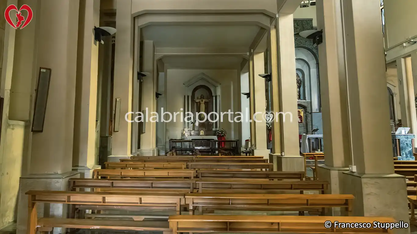 Navata Laterale Sinistra della Chiesa di Santa Maria La Pinta ad Amantea Navata Laterale Sinistra della Chiesa di Santa Maria La Pinta ad Amantea