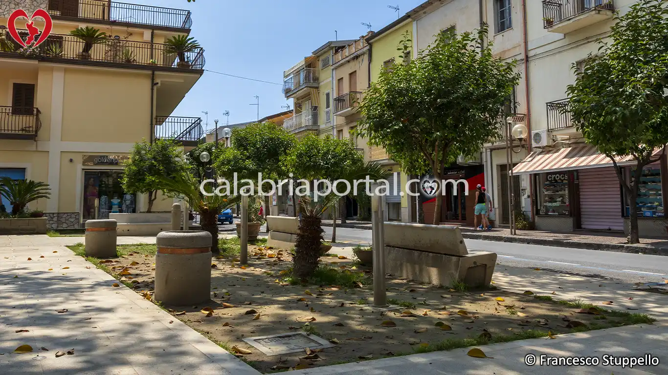Piazzetta agli Amanteani nel Mondo ad Amantea (CS)