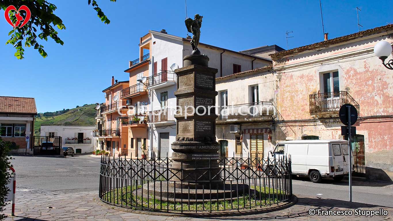Monumento ai Caduti per la Patria di Amendolara (CS) Monumento ai Caduti per la Patria di Amendolara (CS)