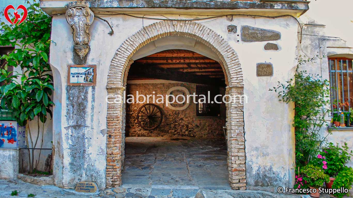 Palazzo Melazzi di Amendolara (CS) Palazzo Melazzi di Amendolara (CS)
