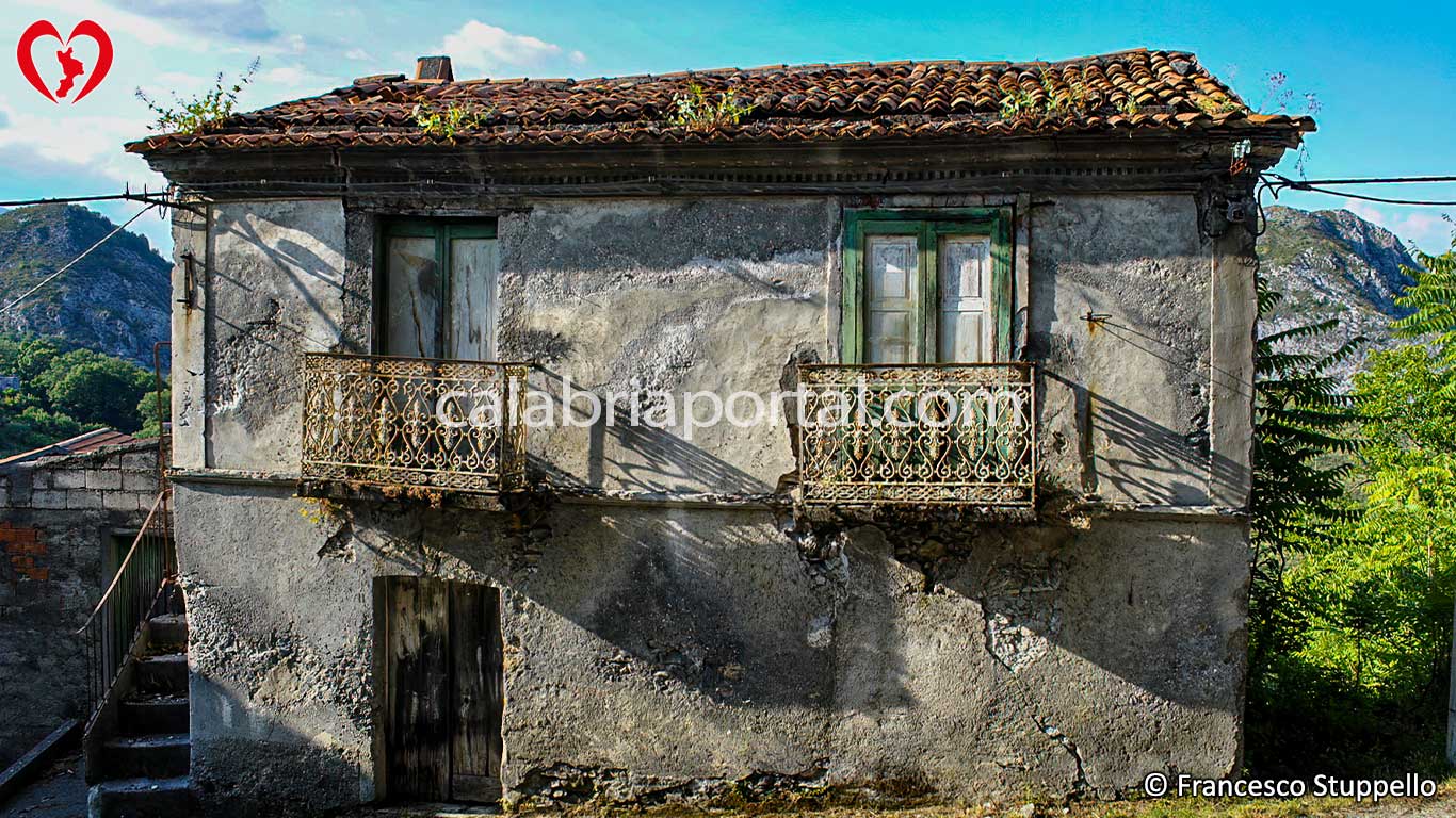 Scorcio del Borgo di Avena di Papasidero (CS) Scorcio del Borgo di Avena di Papasidero (CS)