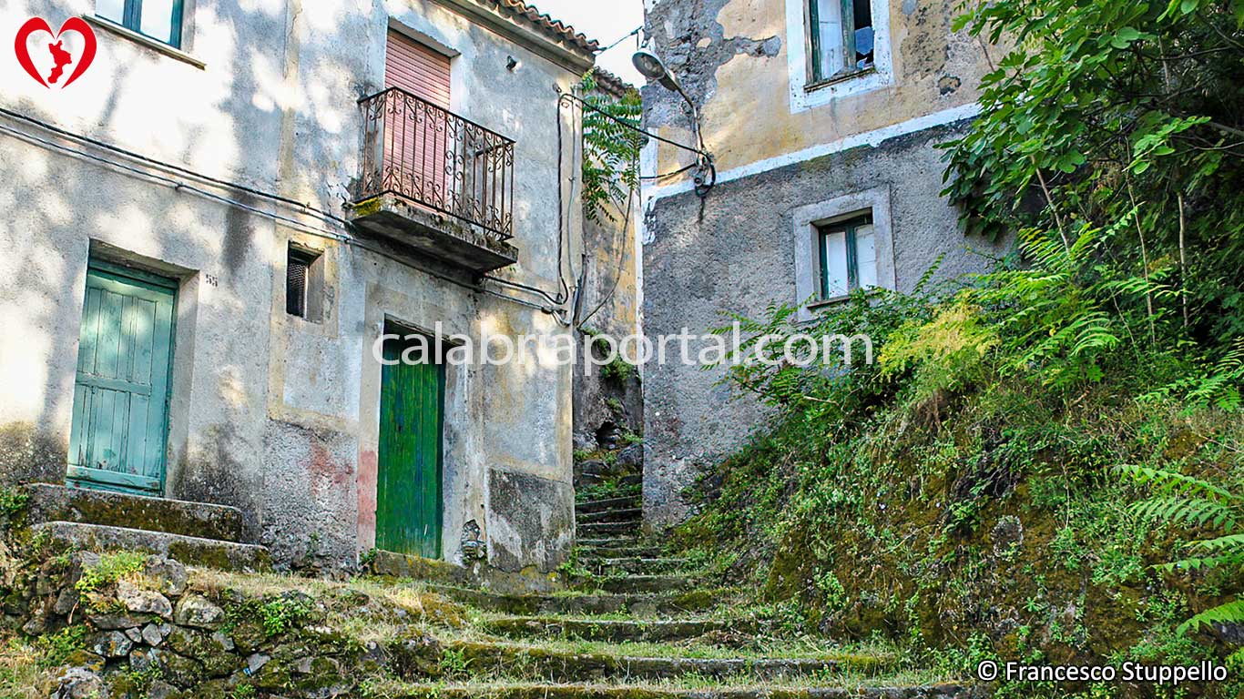 Scorcio del Borgo di Avena di Papasidero (CS) Scorcio del Borgo di Avena di Papasidero (CS)