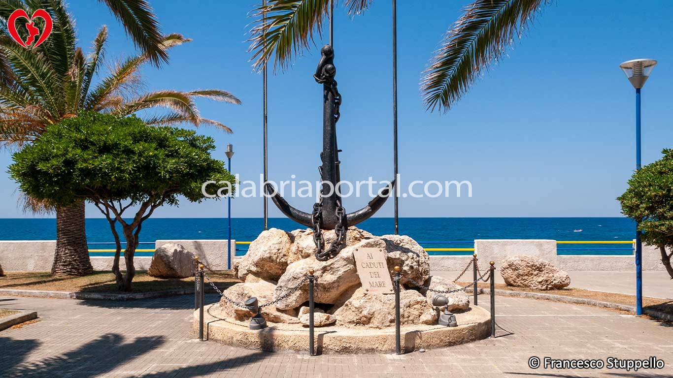 Monumento ai Caduti in Mare a Belmonte Calabro (CS)
