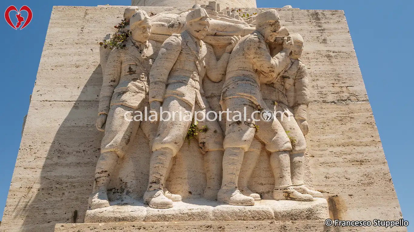 Bassorilievo del Mausoleo di Michele Bianchi a Belmonte Calabro (CS) Bassorilievo del Mausoleo di Michele Bianchi a Belmonte Calabro (CS)