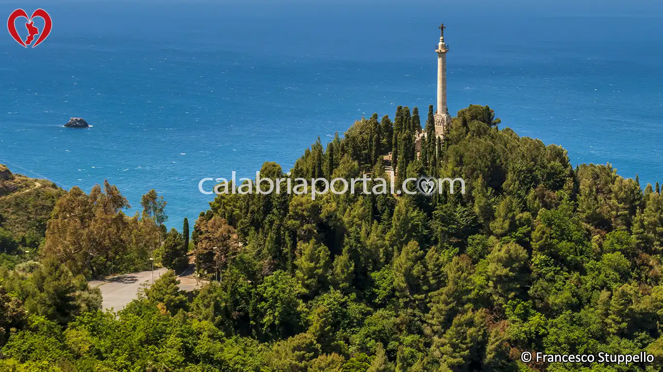 Mausoleo di Michele Bianchi a Belmonte Calabro (CS) Mausoleo di Michele Bianchi a Belmonte Calabro (CS)
