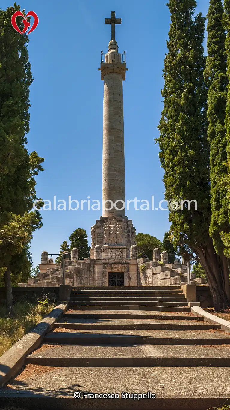 Mausoleo di Michele Bianchi a Belmonte Calabro (CS) Mausoleo di Michele Bianchi a Belmonte Calabro (CS)