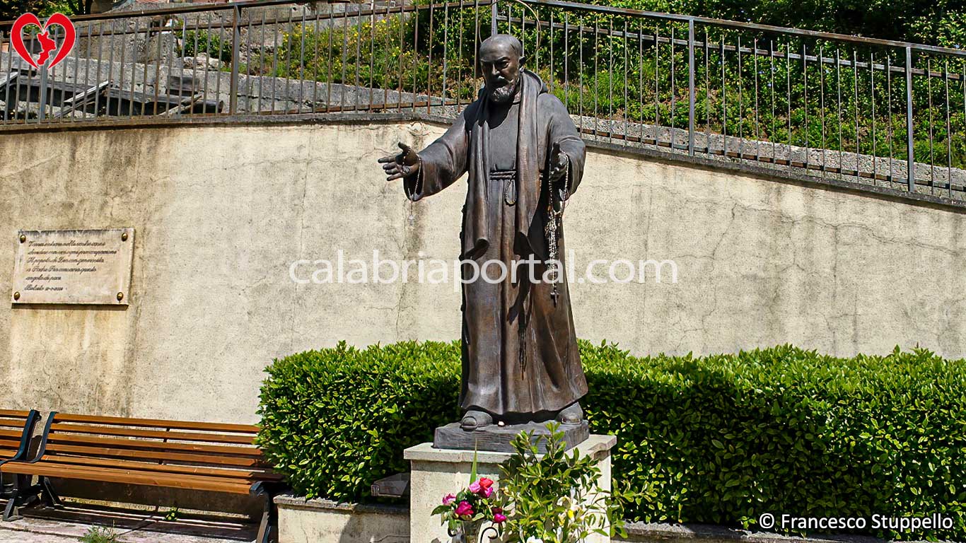 Monumento a San Pio da Pietrelcina a Belsito (CS)