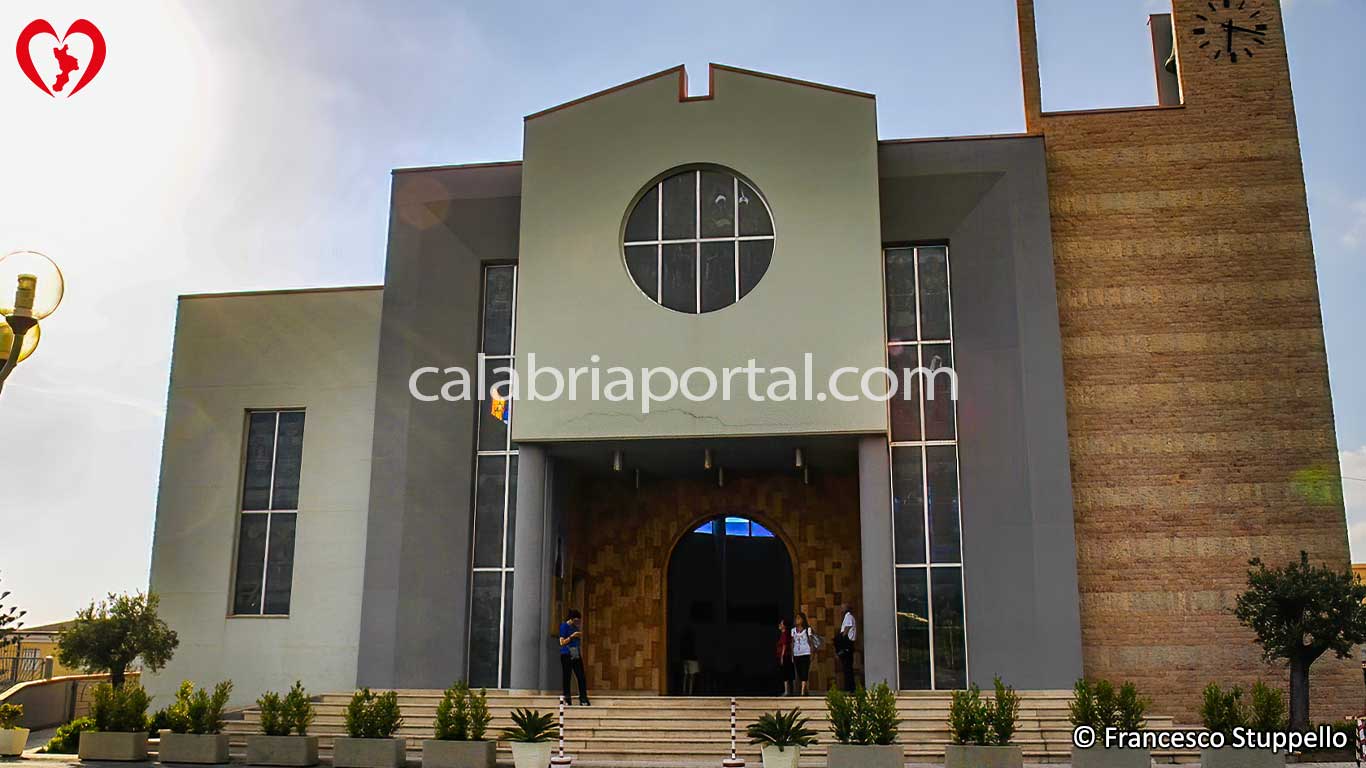 Chiesa di Maria SS. del Rosario di Pompei a Belvedere Marittimo Marina (CS) Chiesa di Maria SS. del Rosario di Pompei a Belvedere Marittimo Marina (CS)
