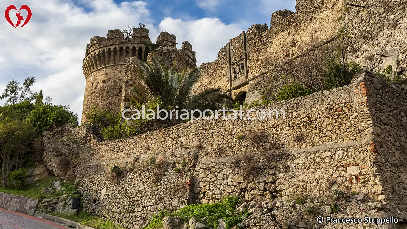 Castello Aragonese di Belvedere Marittimo Castello Aragonese di Belvedere Marittimo