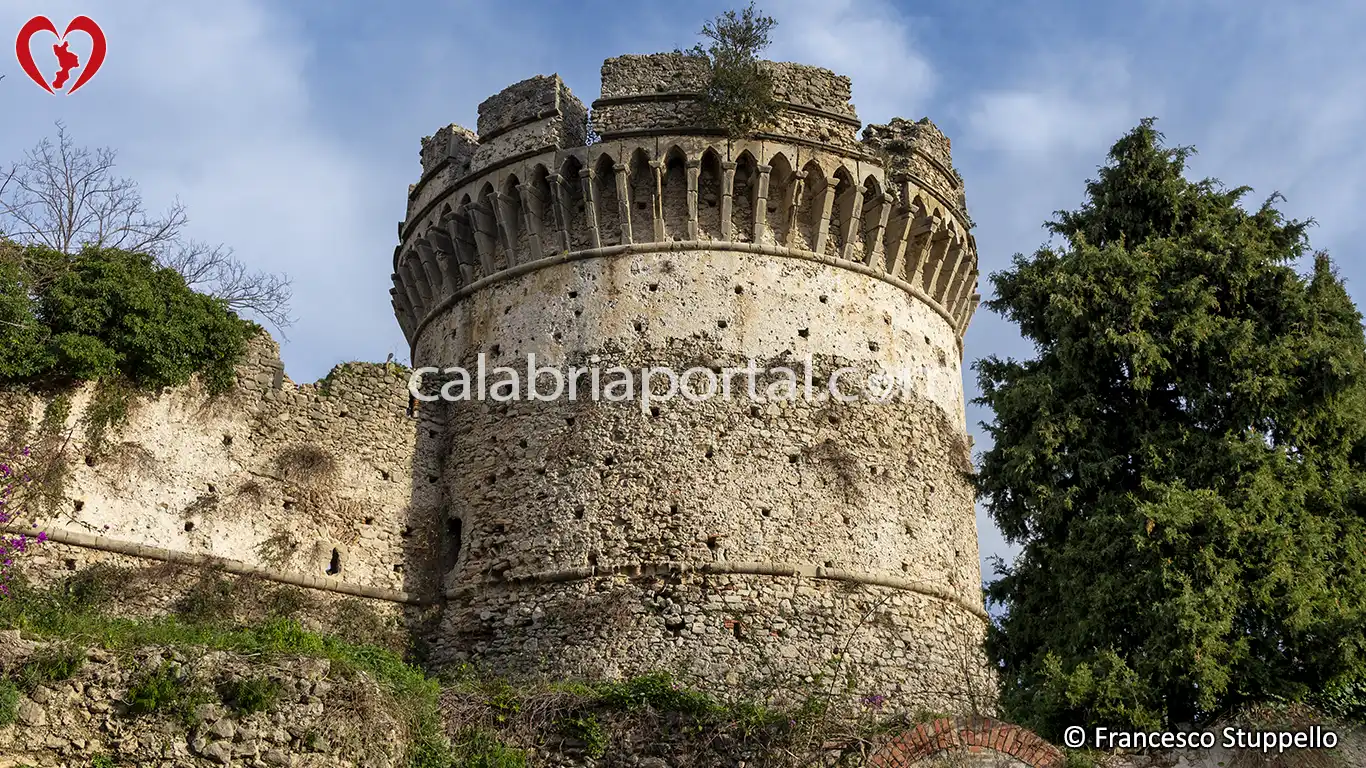 Mastio del Castello Aragonese di Belvedere Marittimo Mastio del Castello Aragonese di Belvedere Marittimo
