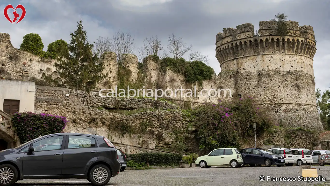 Castello Aragonese di Belvedere Marittimo (CS) Castello Aragonese di Belvedere Marittimo (CS)