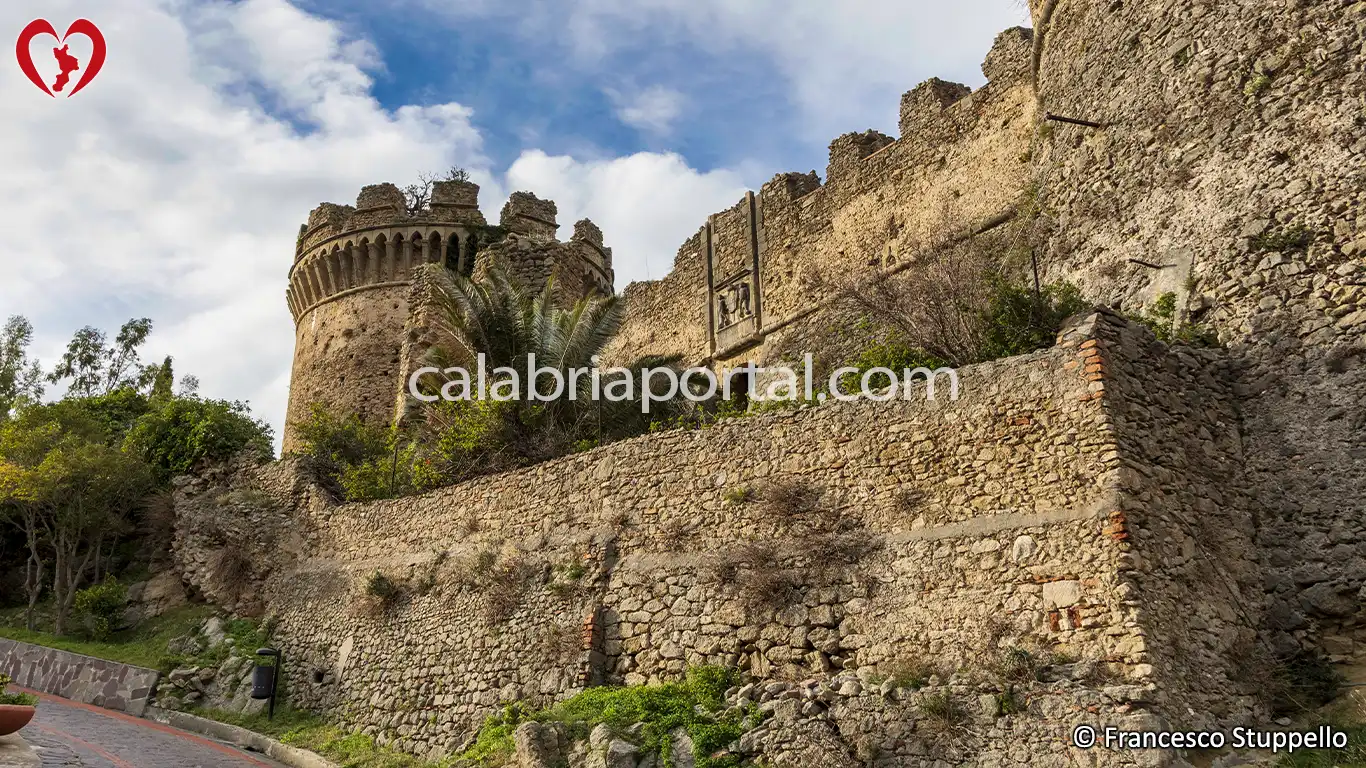 Castello Aragonese di Belvedere Marittimo (CS) Castello Aragonese di Belvedere Marittimo (CS)