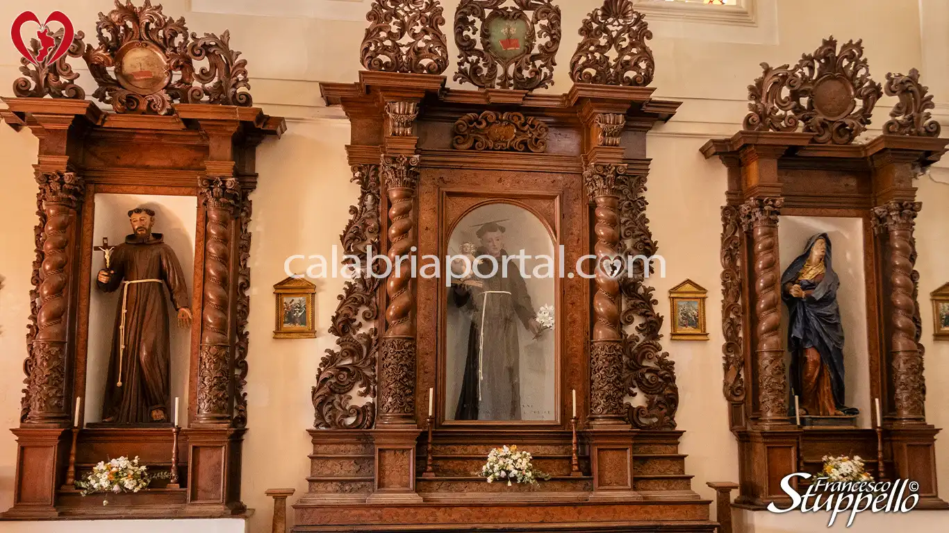 Cappella di Sant'Antonio da Padova della Chiesa dei Padri Cappuccini a Belvedere Marittimo Cappella di Sant'Antonio da Padova della Chiesa dei Padri Cappuccini a Belvedere Marittimo