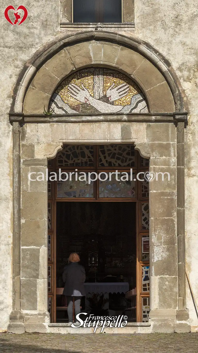Portale del Convento dei Padri Cappuccini a Belvedere Marittimo Portale del Convento dei Padri Cappuccini a Belvedere Marittimo