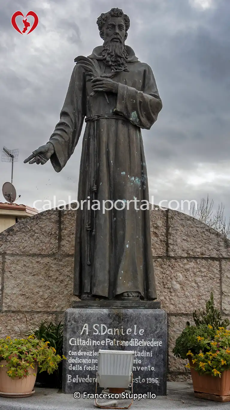 Monumento a San Daniele Fasanella a Belvedere Marittimo (CS) Monumento a San Daniele Fasanella a Belvedere Marittimo (CS)