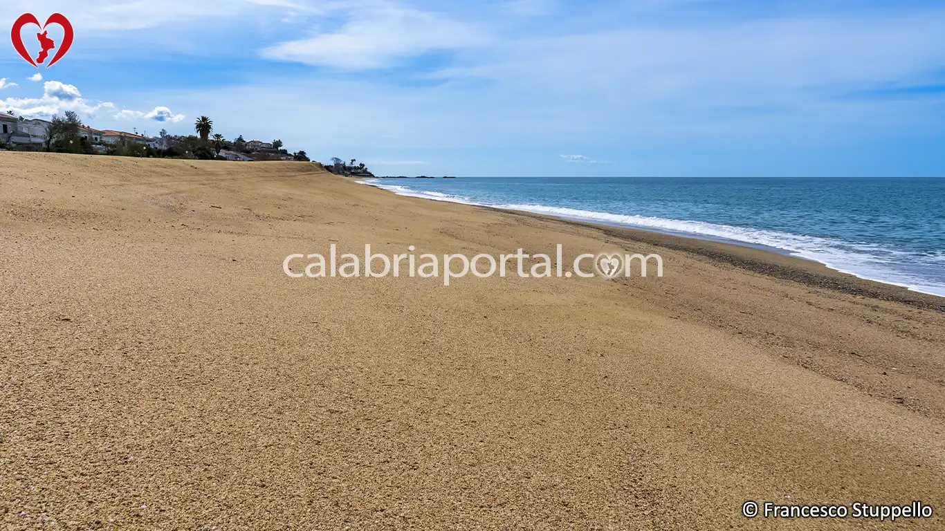 Spiaggia e Scogliera della Sabbia d'Oro a Belvedere Marittimo (CS)