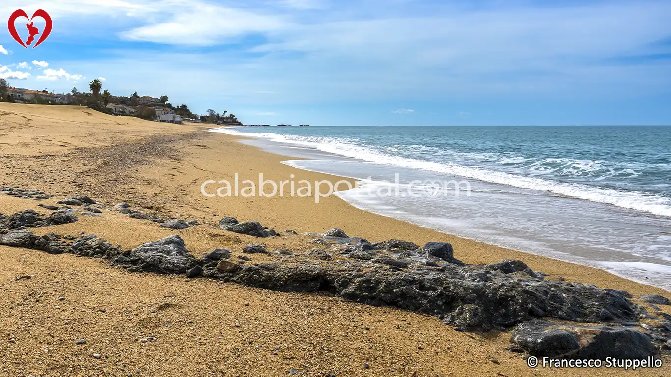 Spiaggia e Scogliera della Sabbia d'Oro a Belvedere Marittimo (CS)