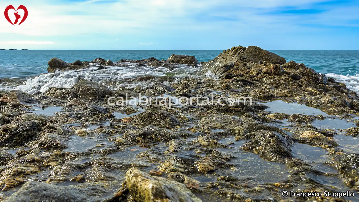 Spiaggia e Scogliera della Sabbia d'Oro a Belvedere Marittimo (CS)