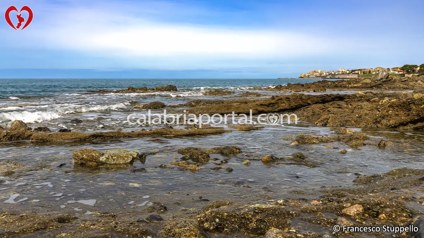 Spiaggia e Scogliera della Sabbia d'Oro a Belvedere Marittimo (CS)
