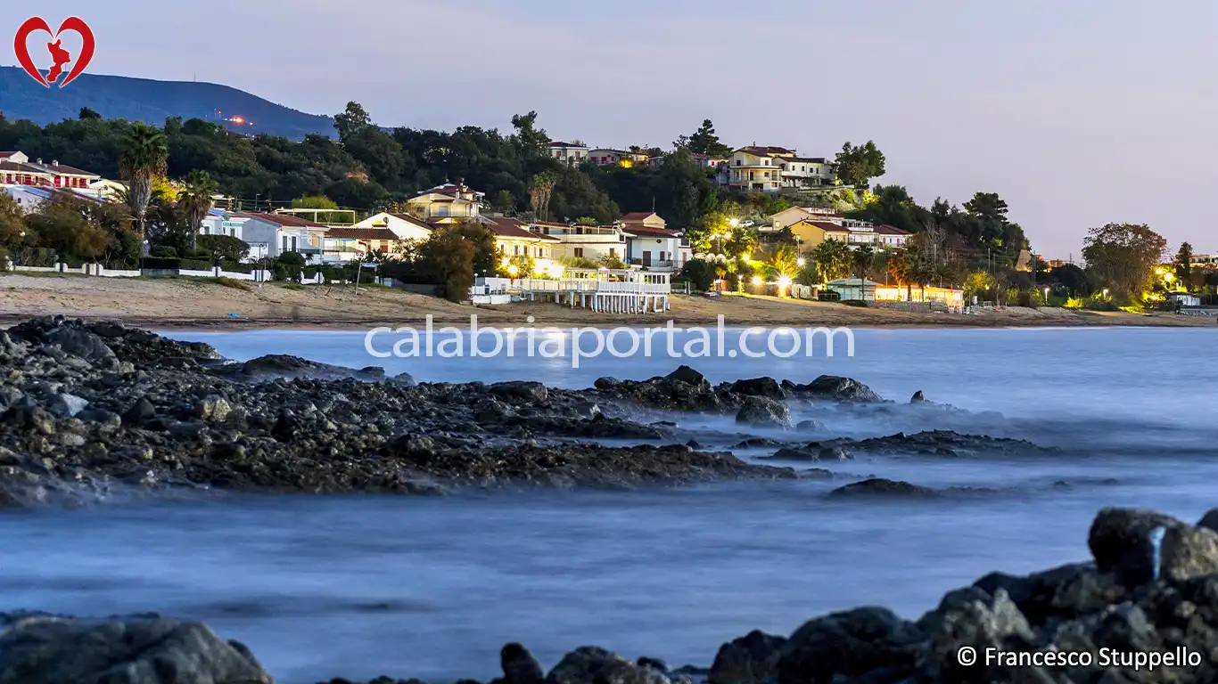 Spiaggia e Scogliera della Sabbia d'Oro a Belvedere Marittimo (CS)