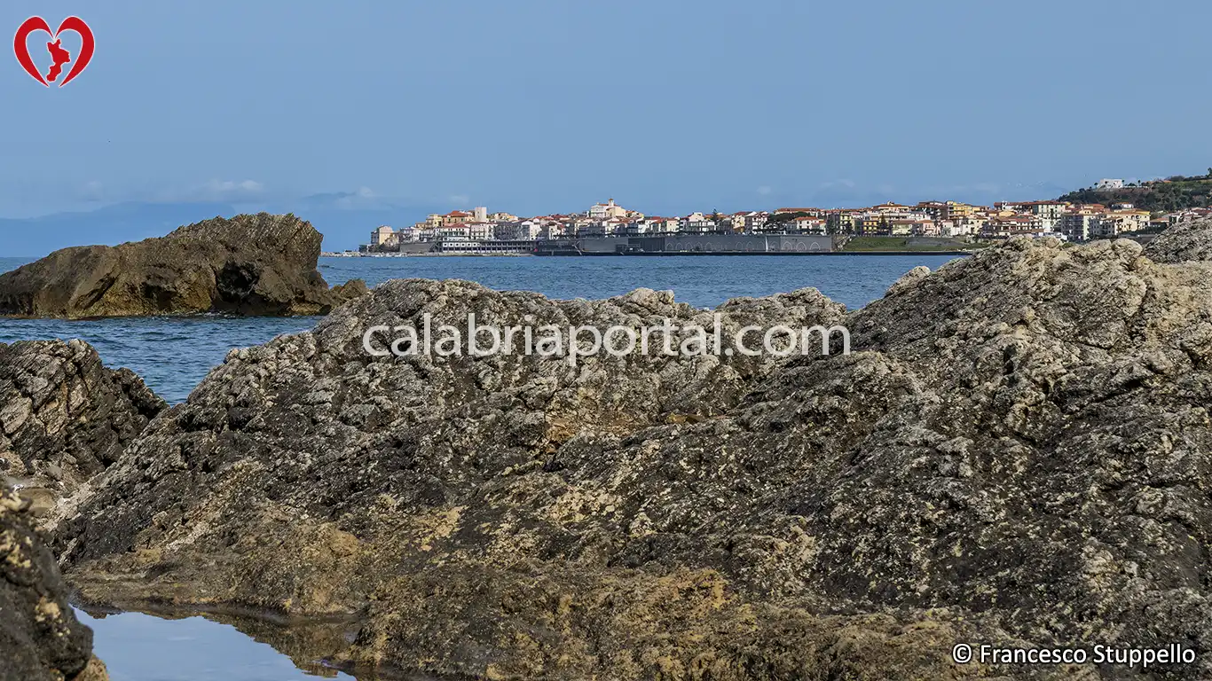 Spiaggia e Scogli di Santa Litterata a Belvedere Marittimo (CS) Spiaggia e Scogli di Santa Litterata a Belvedere Marittimo (CS)