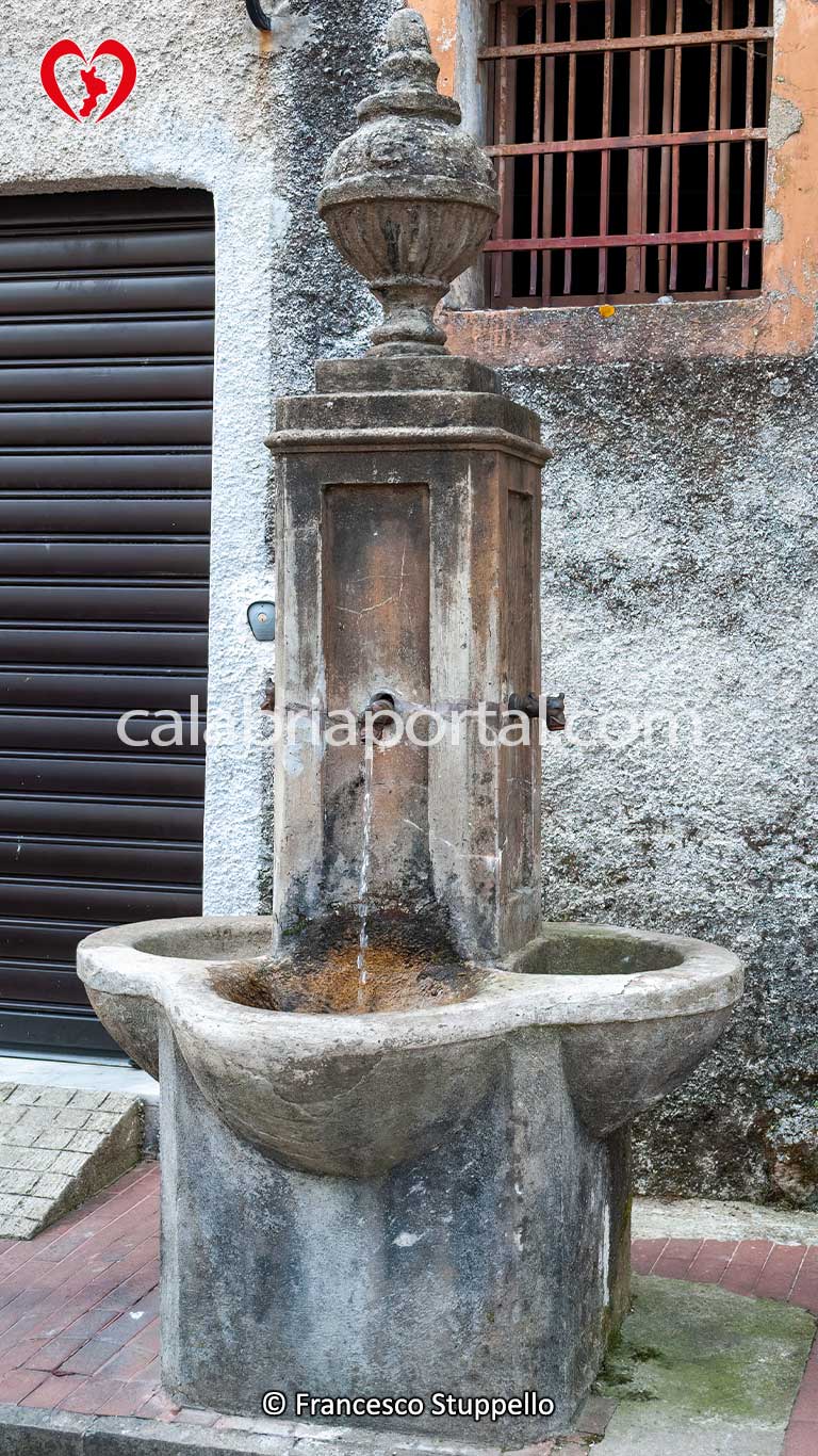 Fontana a Bianchi (CS) Fontana a Bianchi (CS)