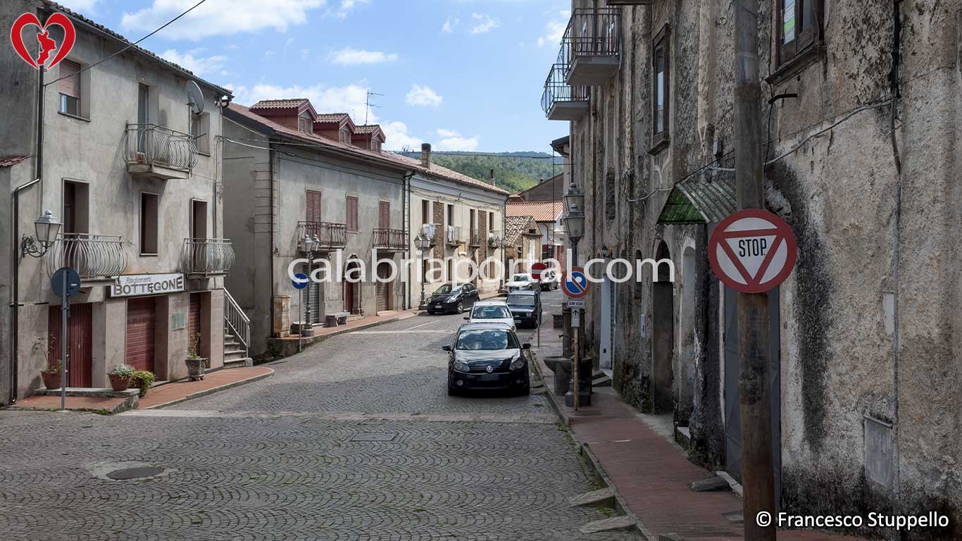 Scorcio del Borgo di Bianchi (CS) Scorcio del Borgo di Bianchi (CS)