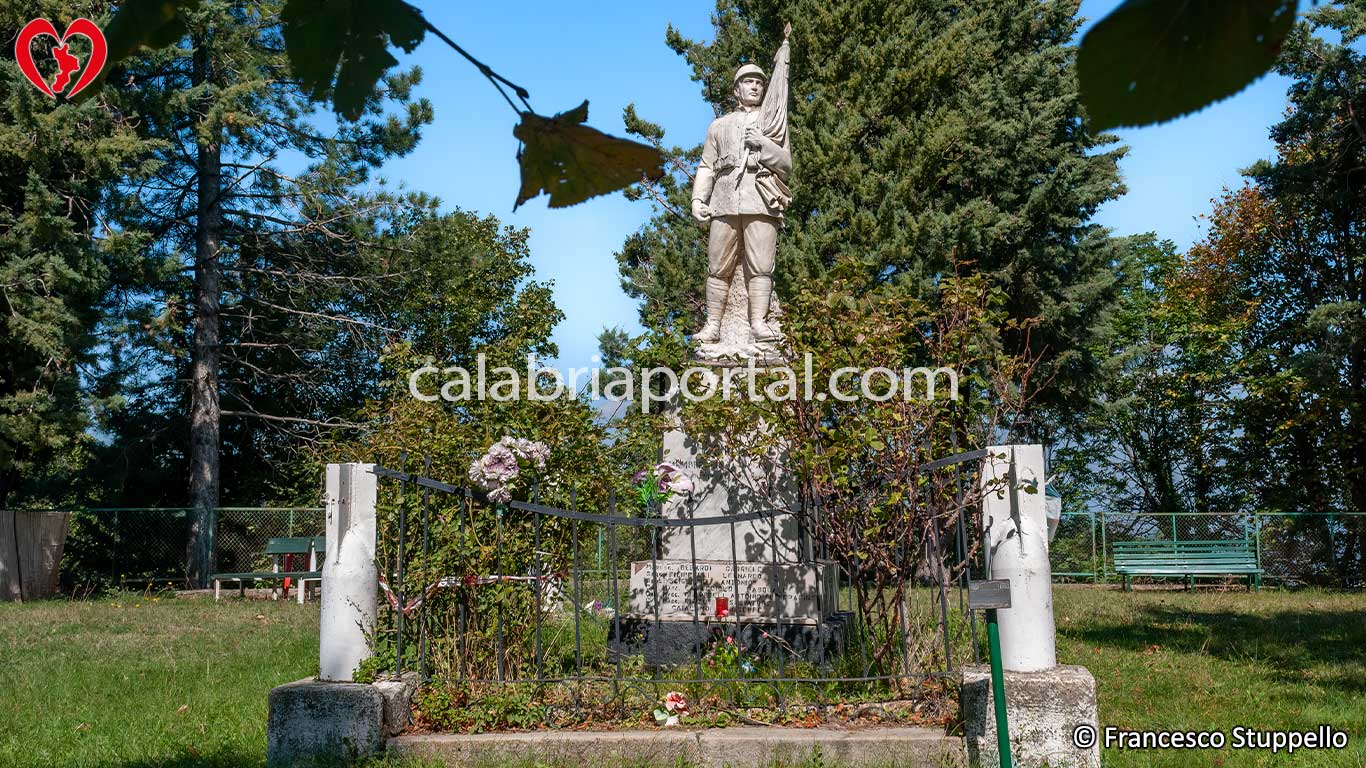 Monumento ai Caduti per la Patria di Bocchigliero (CS) Monumento ai Caduti per la Patria di Bocchigliero (CS)
