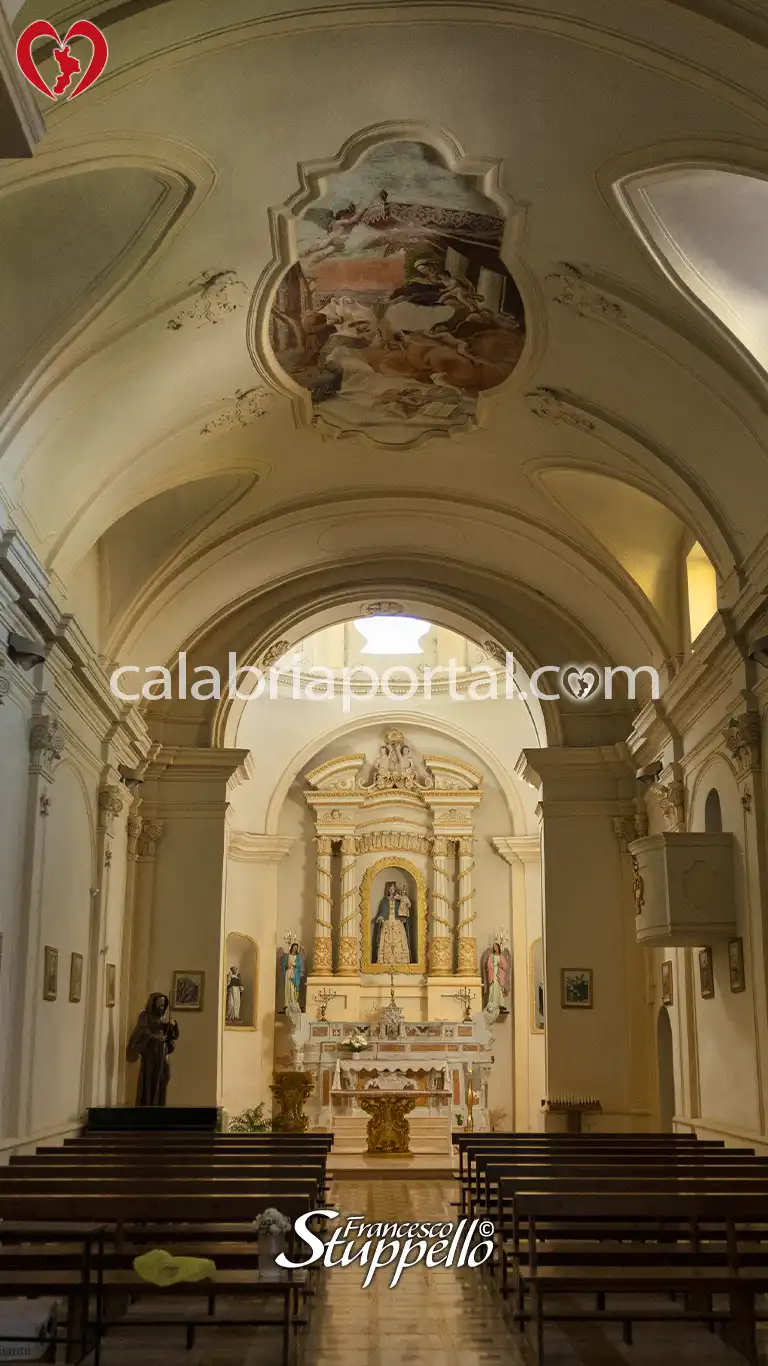 Navata di fine '500 del Santuario del SS. Rosario a Bonifati Navata di fine '500 del Santuario del SS. Rosario a Bonifati