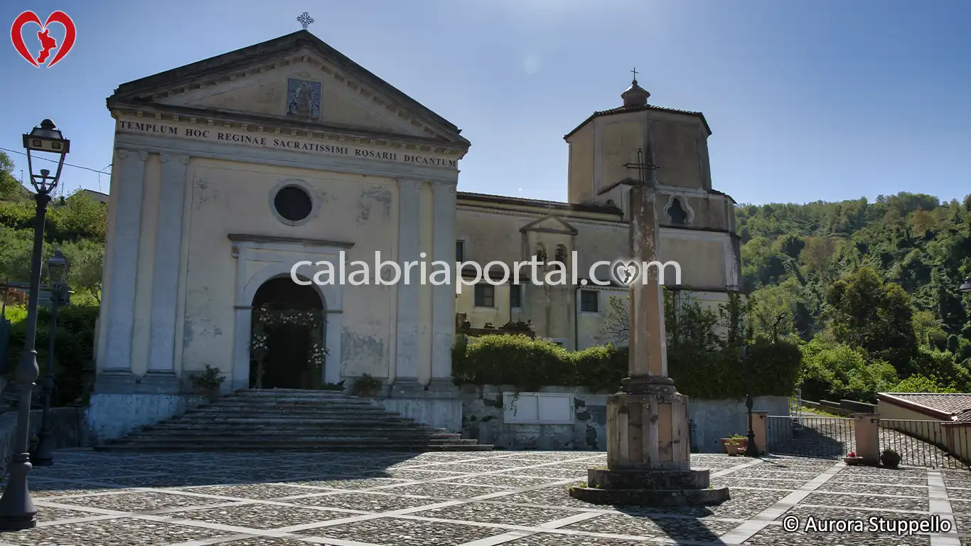 Facciata del Santuario della Beata Vergine del SS. Rosario a Bonifati Facciata del Santuario della Beata Vergine del SS. Rosario a Bonifati