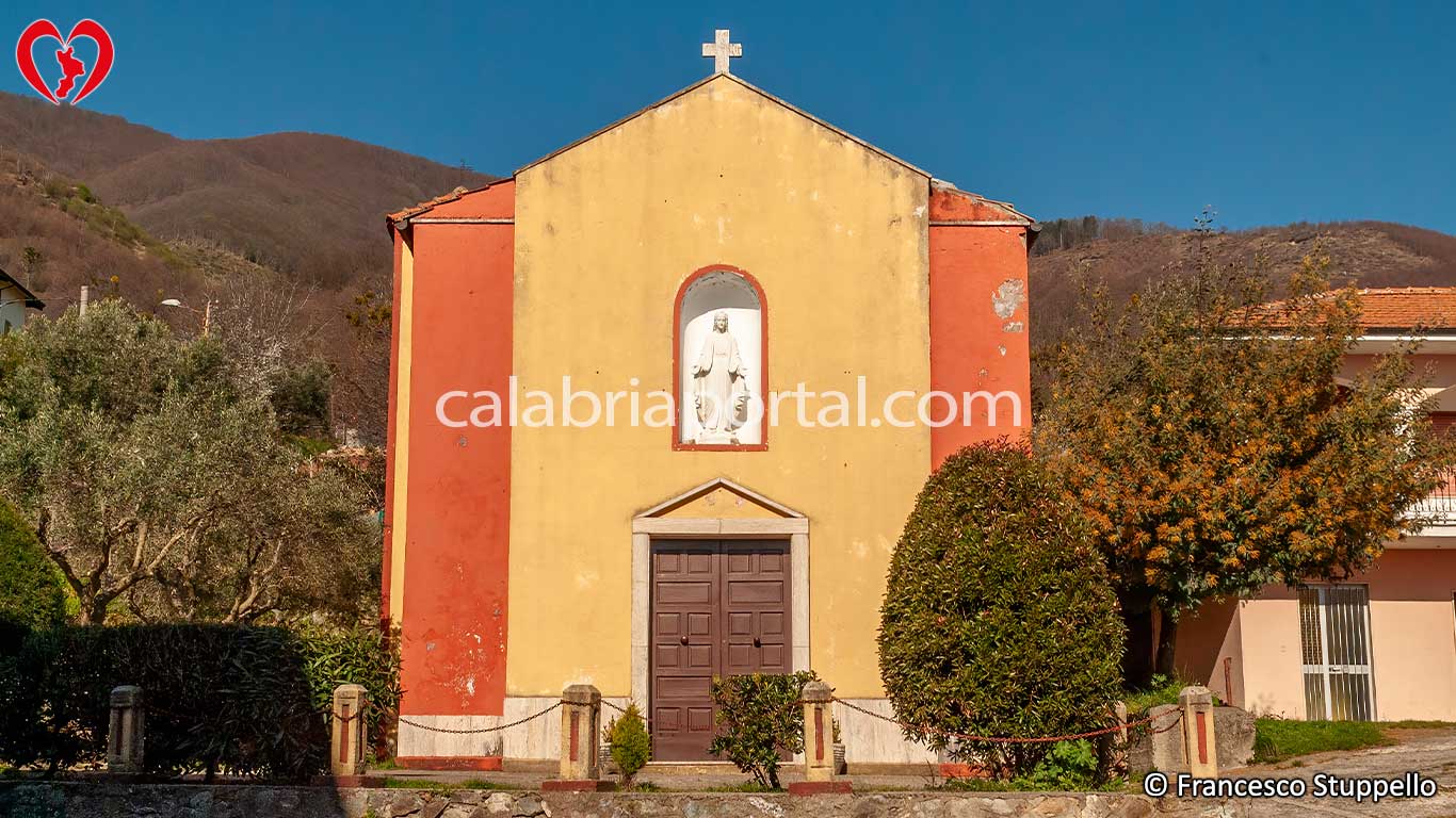 Chiesa di San Pietro Apostolo a Caldopiano (CS) Chiesa di San Pietro Apostolo a Caldopiano (CS)