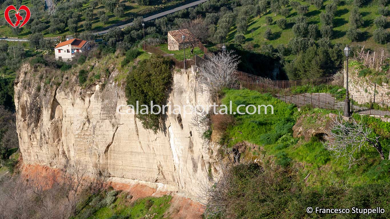 Grotte dei Monaci Cenobiti a Caloveto (CS) Grotte dei Monaci Cenobiti a Caloveto (CS)