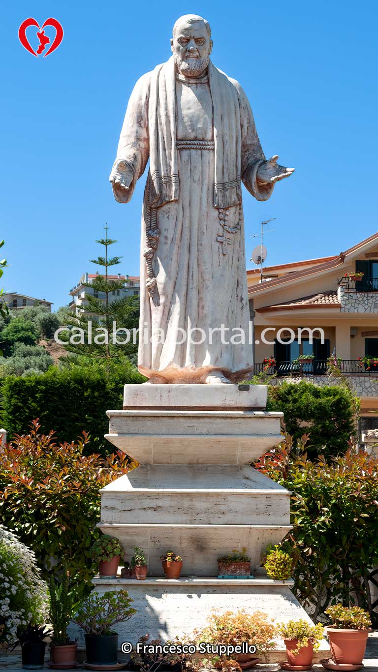 Monumento a San Pio a Camigliano (CS)