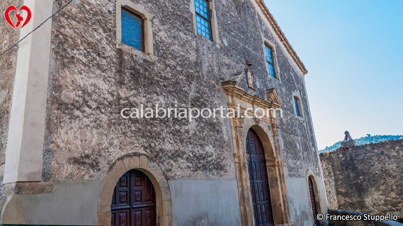 Chiesa Parrocchiale di Santa Maria Assunta a Campana (CS) Chiesa Parrocchiale di Santa Maria Assunta a Campana (CS)