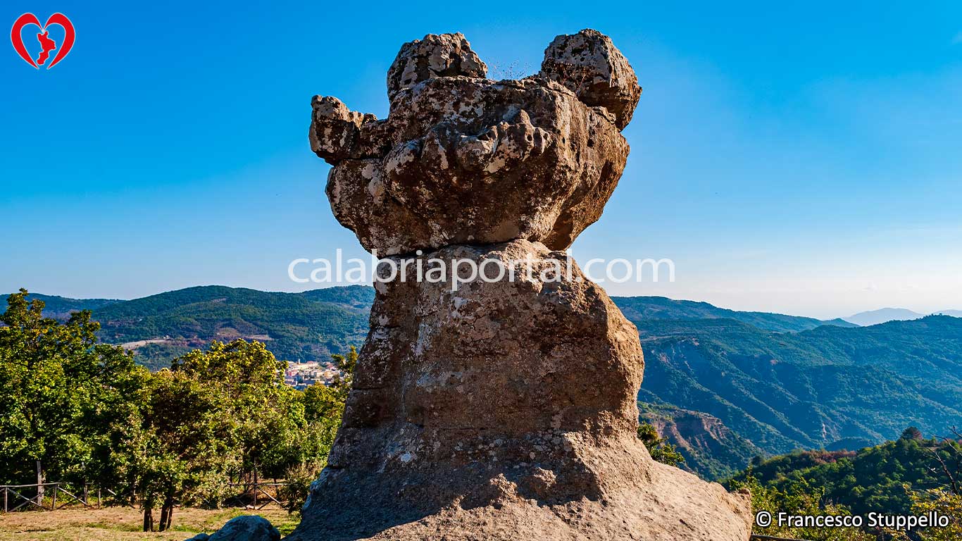 Il Gigante di Pietra di Campana (CS) Il Gigante di Pietra di Campana (CS)