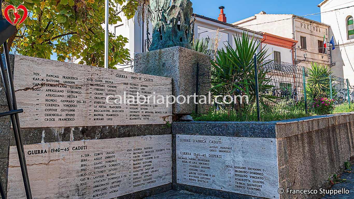 Monumento ai Caduti a Campana (CS) Monumento ai Caduti a Campana (CS)