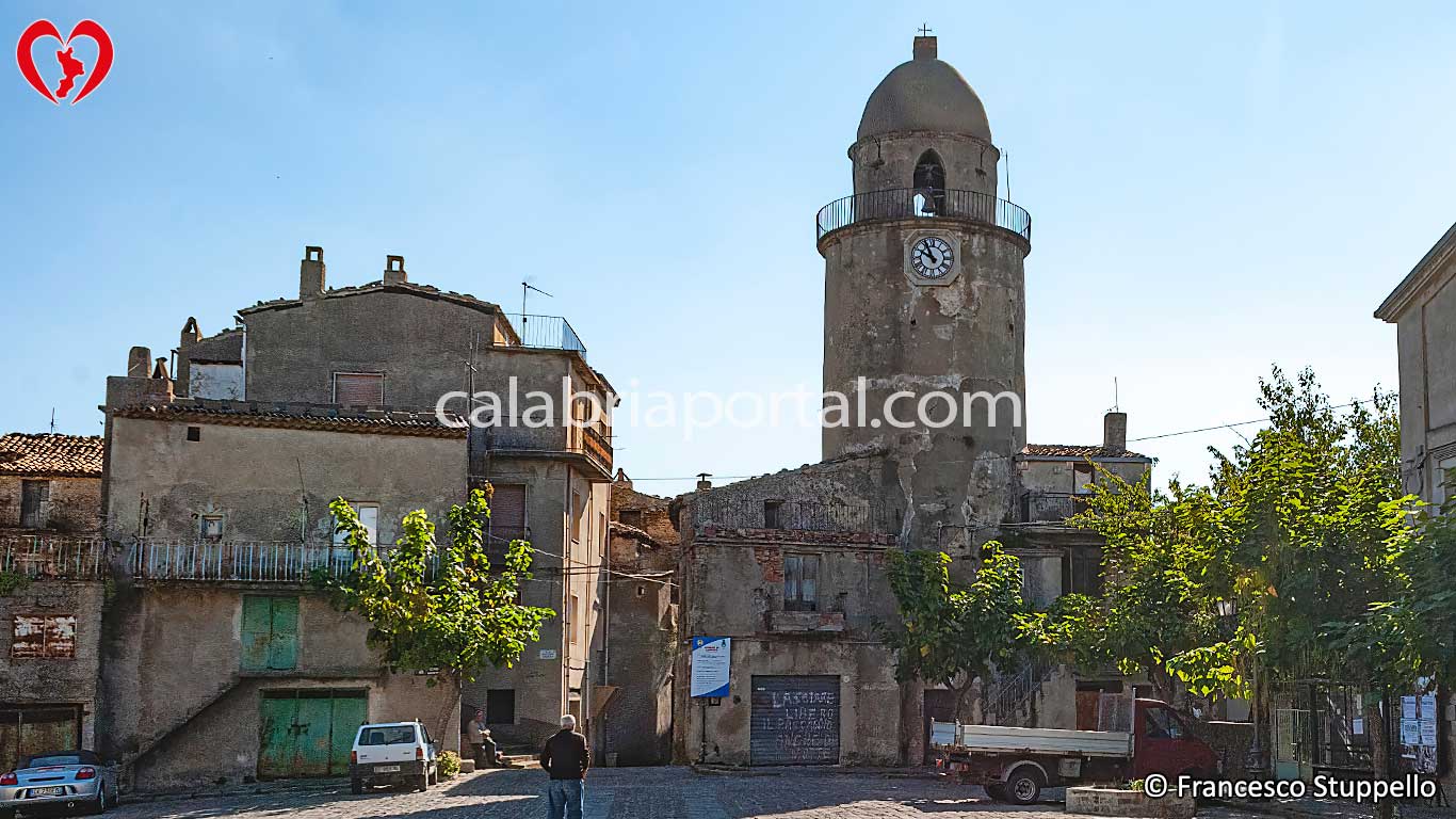 Torre dell'Orologio a Campana (CS) Torre dell'Orologio a Campana (CS)