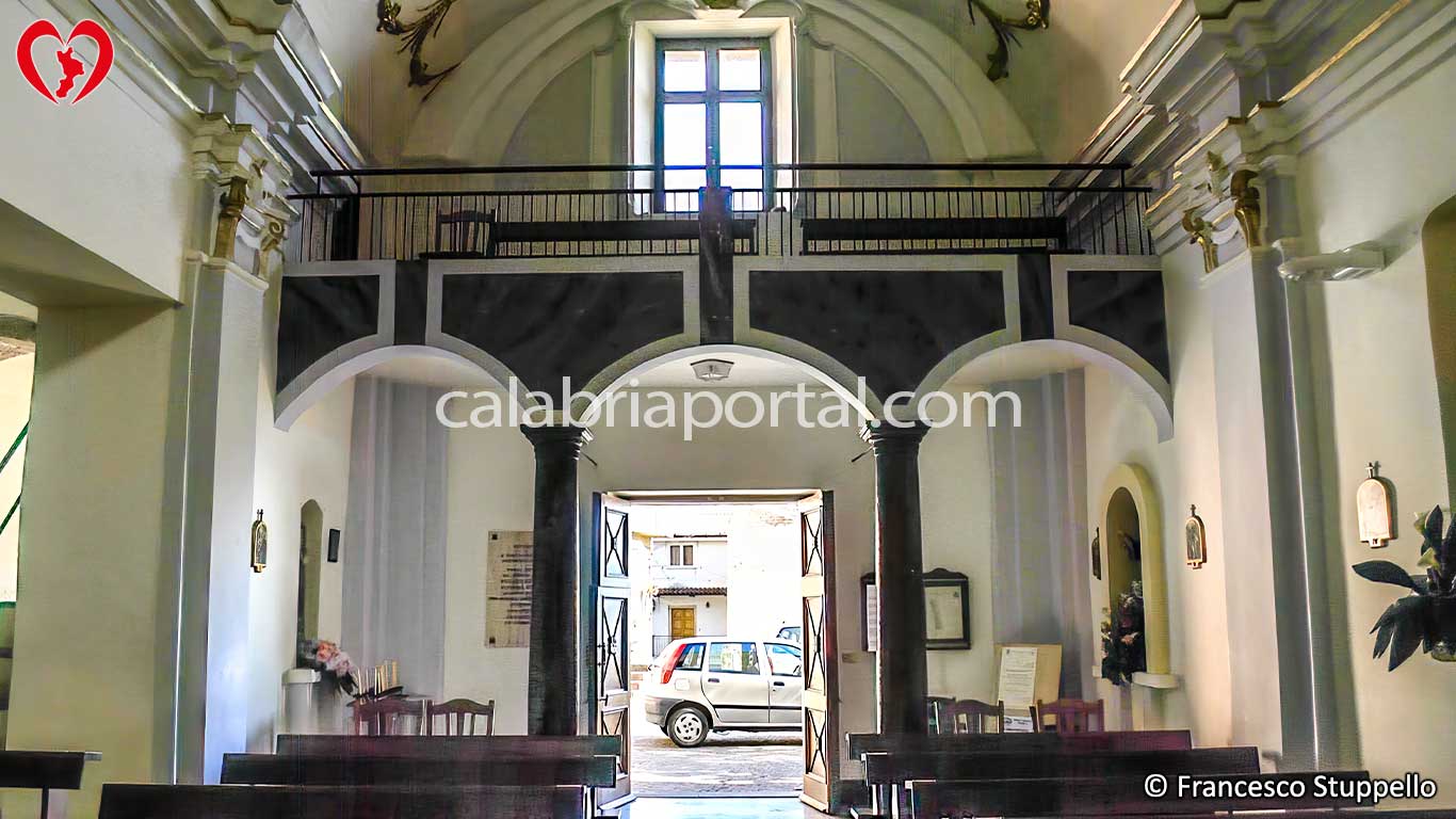 Chiesa di San Michele Arcangelo al Cariglio (CS) Chiesa di San Michele Arcangelo al Cariglio (CS)