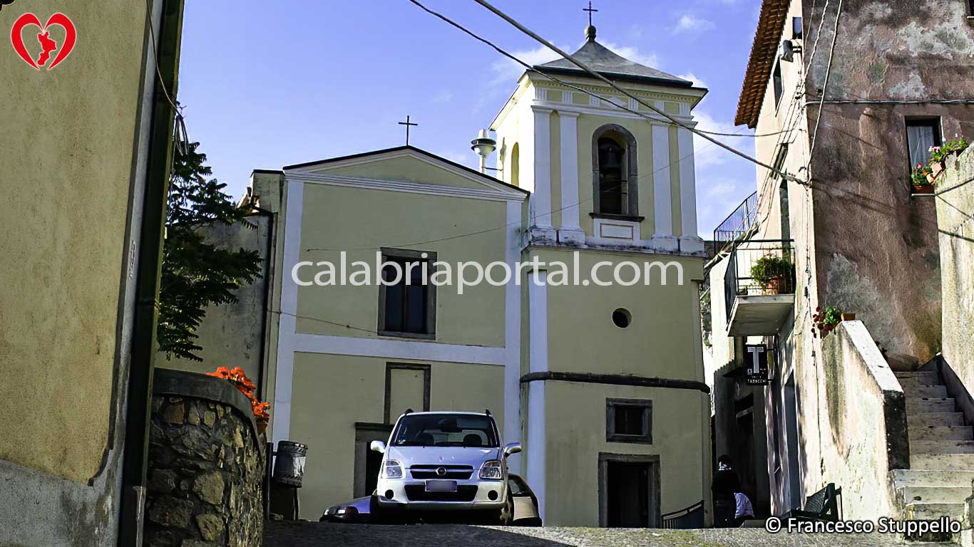 Chiesa di San Michele Arcangelo a Cariglio (CS) Chiesa di San Michele Arcangelo a Cariglio (CS)