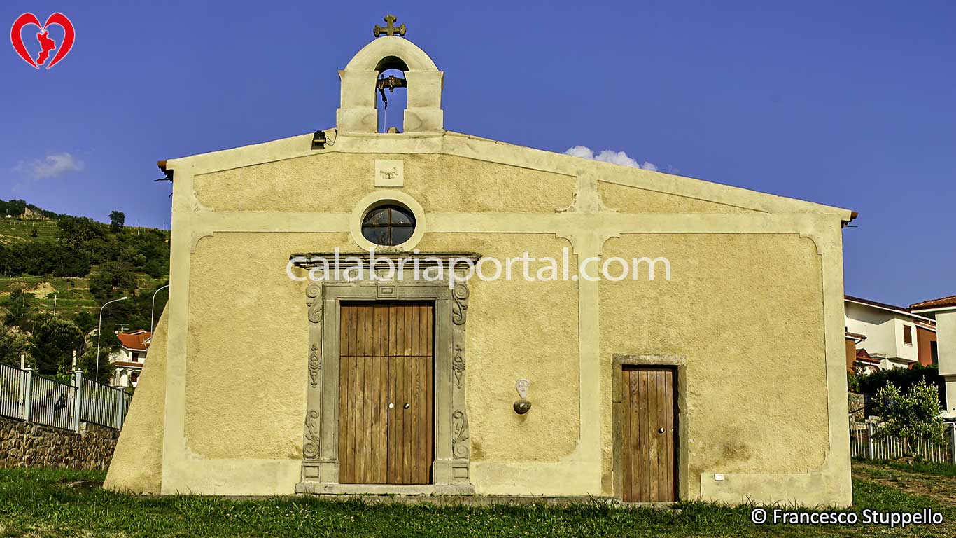 Chiesa di Santa Maria della Candelora a Cariglio (CS) Chiesa di Santa Maria della Candelora a Cariglio (CS)