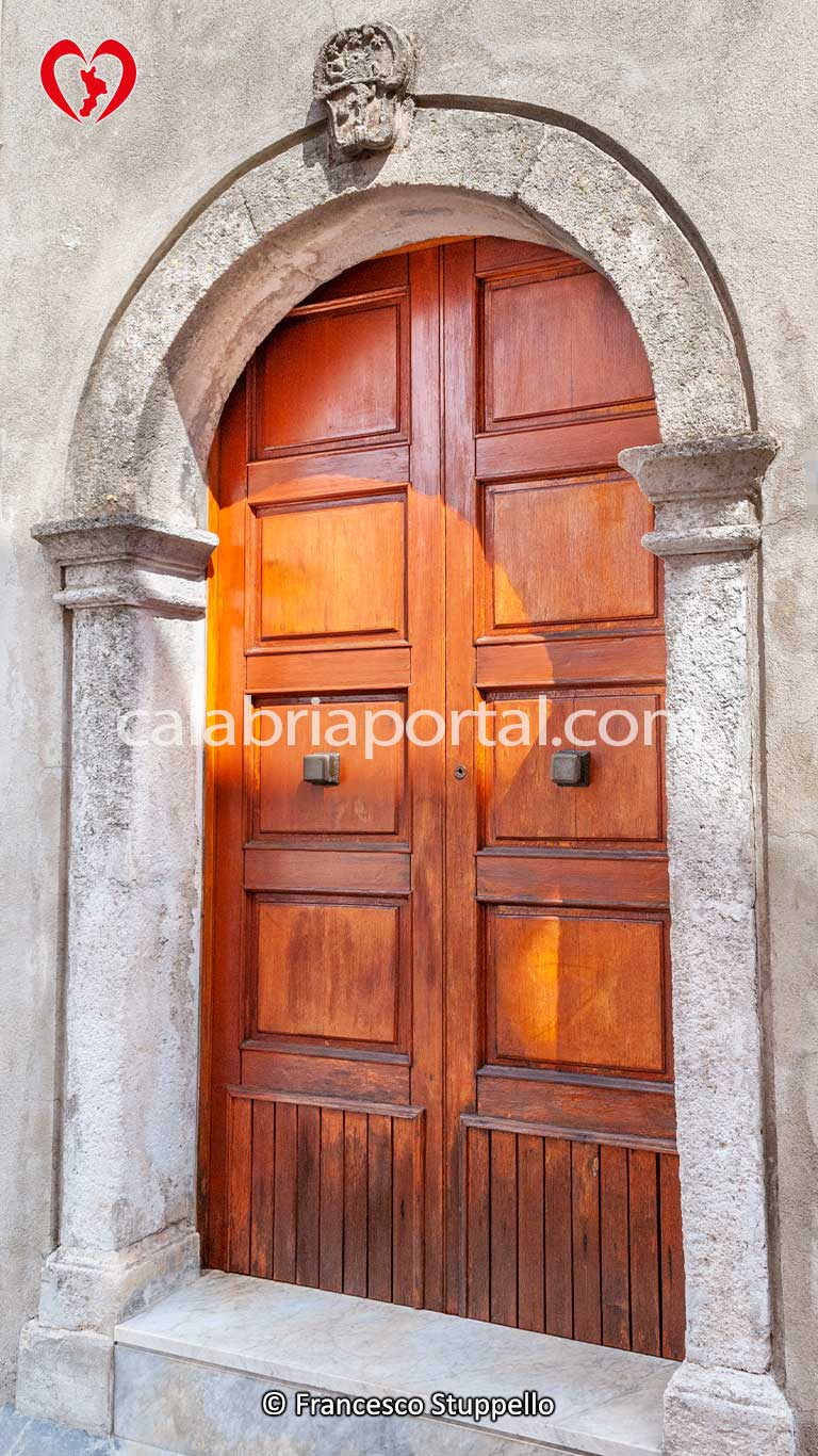 Portale Litico di Carpanzano (CS)
