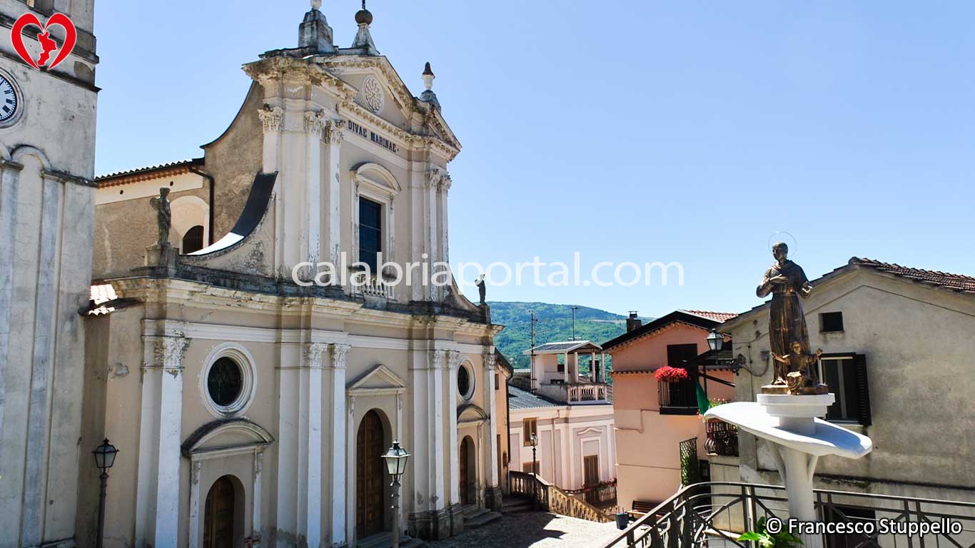 Scorcio dei Borghi di Casali del Manco (CS) Scorcio dei Borghi di Casali del Manco (CS)