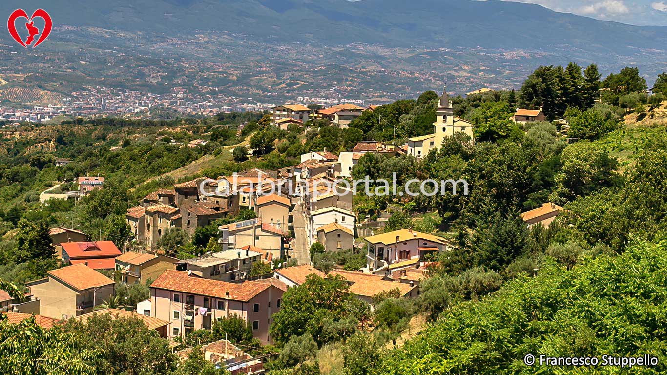 Scorcio dei Borghi di Casali del Manco (CS) Scorcio dei Borghi di Casali del Manco (CS)
