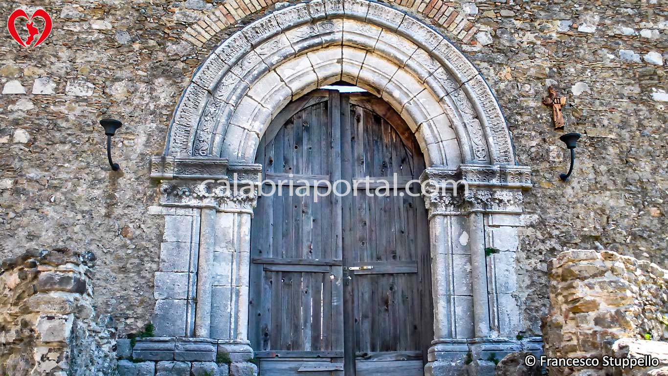 Portale della Chiesa di Santa Maria della Stella a Castrolibero (CS)
