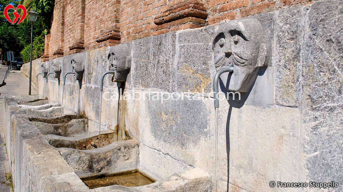 Fontana di San Giuseppe a Castrovillari (CS) Fontana di San Giuseppe a Castrovillari (CS)